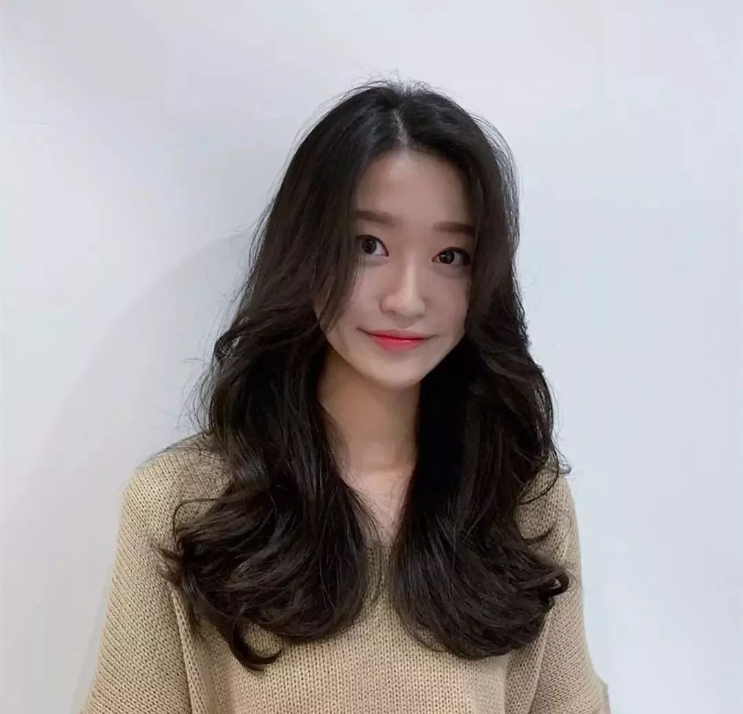 脸型长脖子长适合剪短发,脸型比较小适合剪短发吗