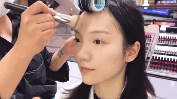 柜姐怎样化妆的,柜姐可以帮忙化妆吗