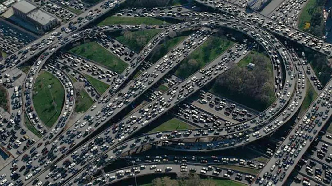 租一辆劳斯莱斯值不值,没钱要买劳斯莱斯