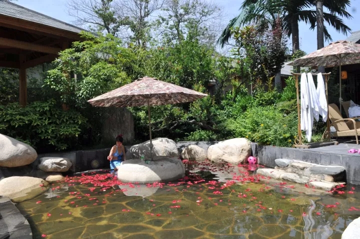 华清爱琴海国际温泉攻略,华清爱琴海温泉