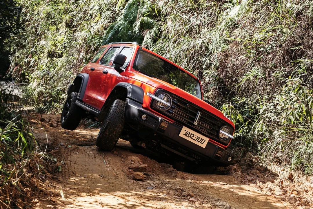 24款坦克300穿越版加速测试,坦克300和陆巡公路试驾对比