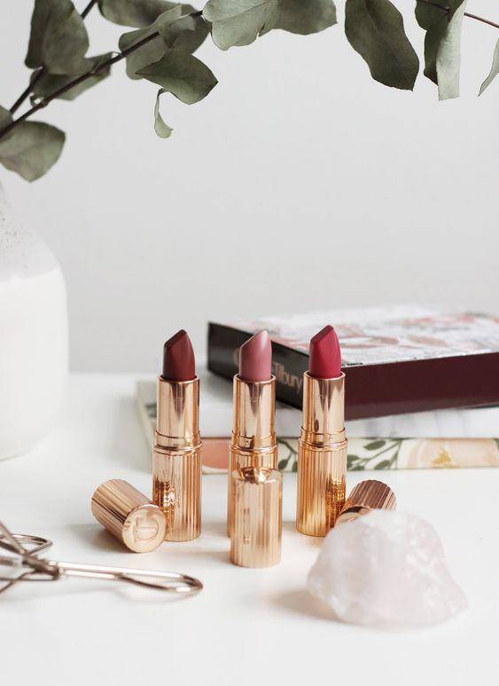 心甘情愿的被“口红经济”套路：口红就是生活的百忧解