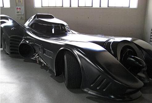 这车被外国人扔垃圾场周杰伦却花6500万买回家