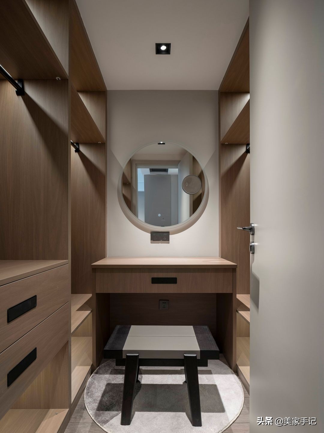 苏州夫妇140㎡家，主卧做个小改动，偷出一个衣帽间，真心实用