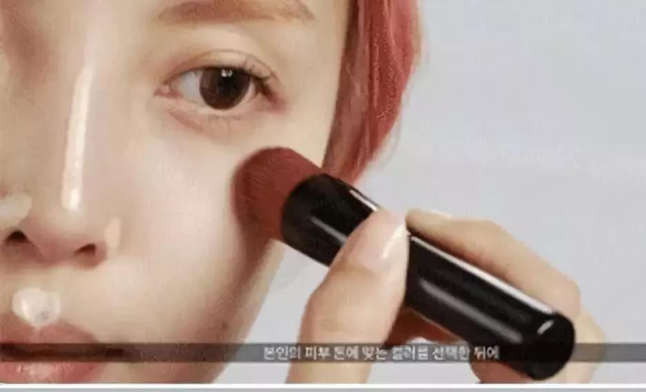 脸大头发卷发际线高怎么化妆,方圆脸脸大戴眼镜怎么化妆好看