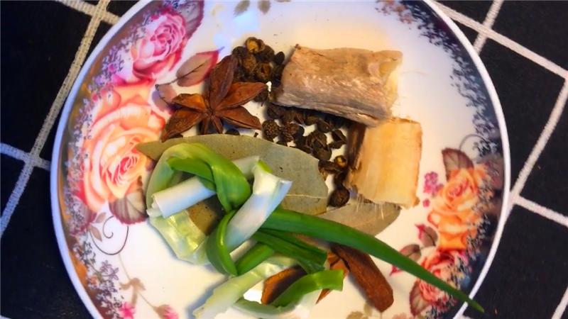 饭店辣椒油的做法与配方,饭店里的辣椒油咋做的