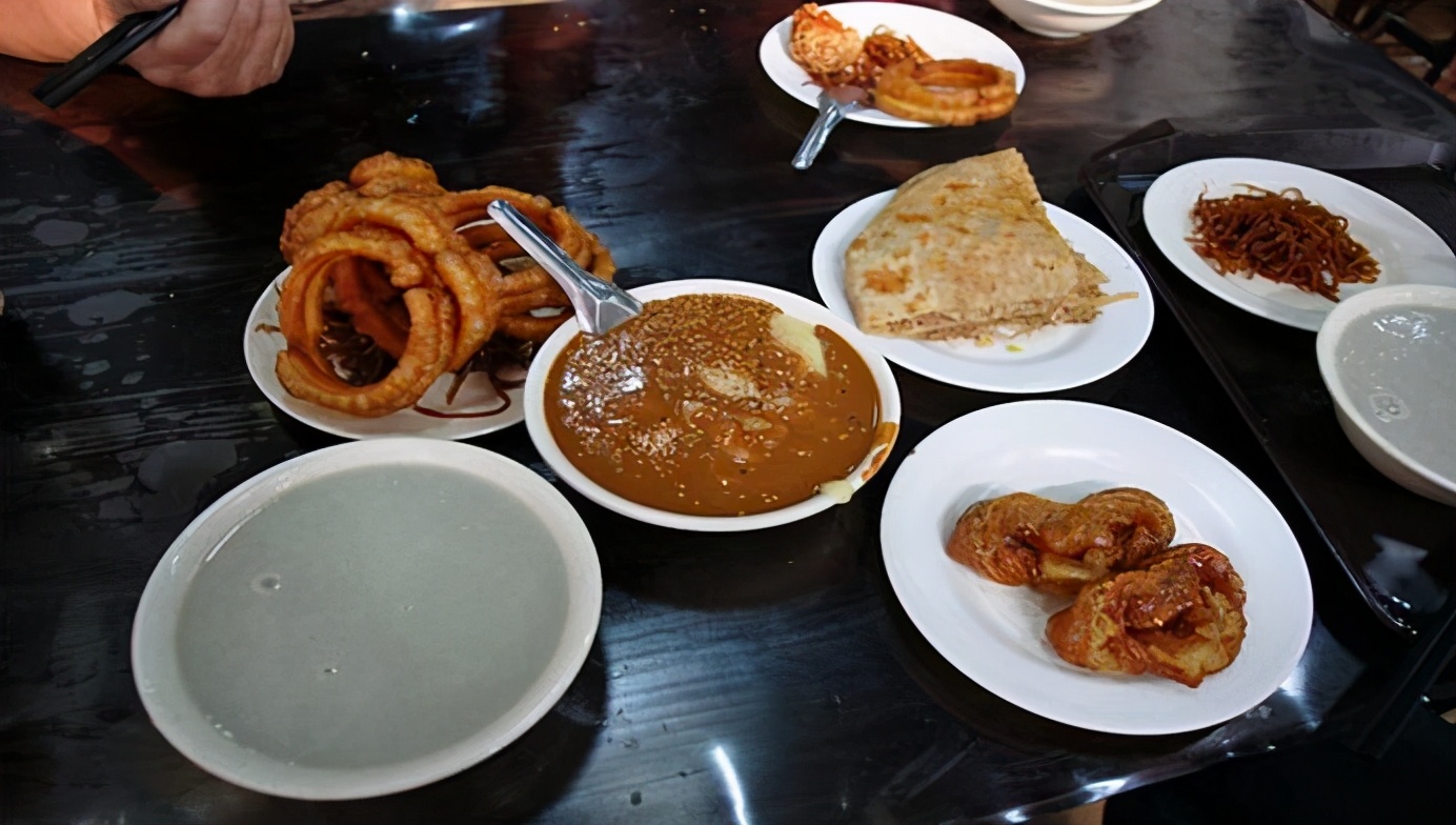 豆汁闻起来臭喝起来也臭,豆汁闻着馊喝着香