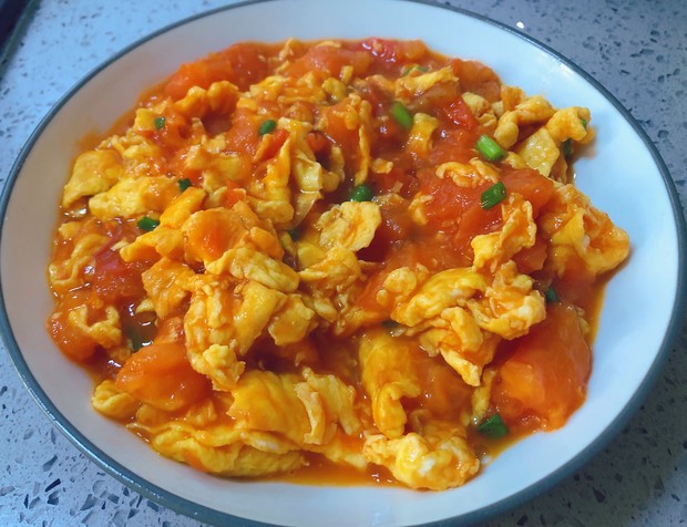 西红柿炒鸡蛋为什么会炒糊了,西红柿炒鸡蛋发酸怎么回事