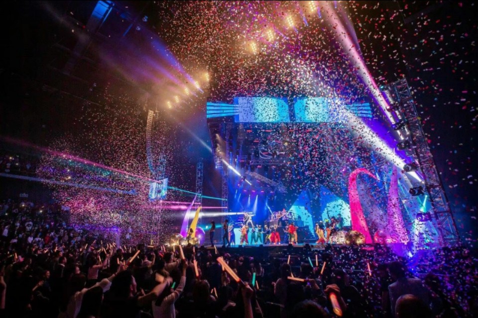 就算你不知道她但你一定在某个地方某个软件听过她的歌