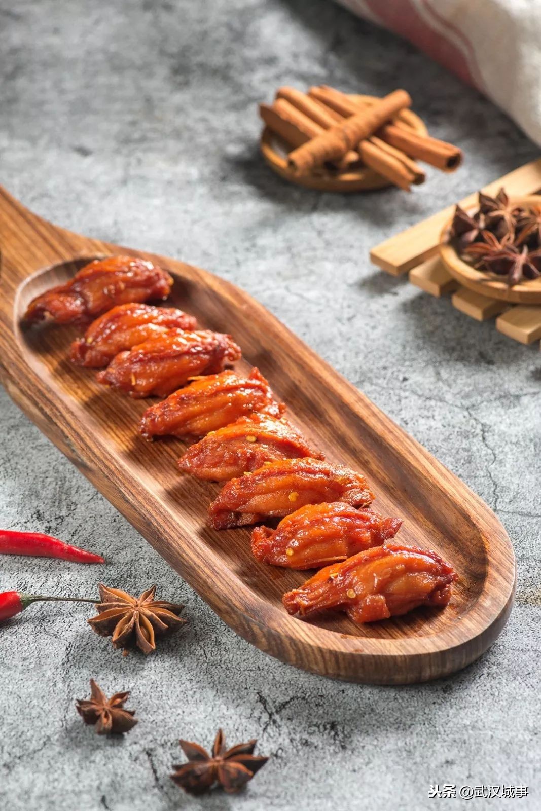 独家揭秘20年卖了两百多万只鸡的老板，到底有什么特异功能！