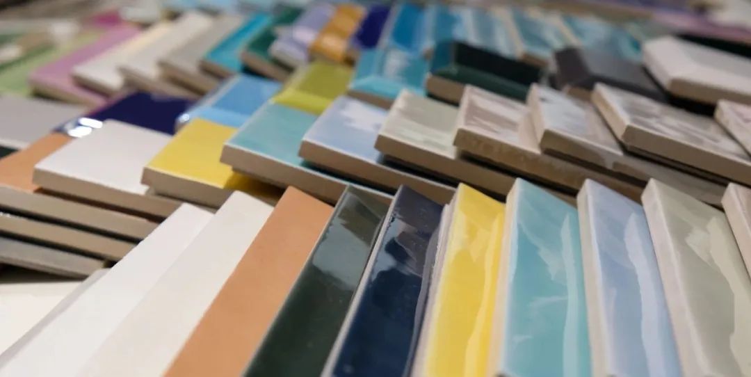 瓷砖通铺怎么搭配最好看,当下实用且流行的瓷砖搭配