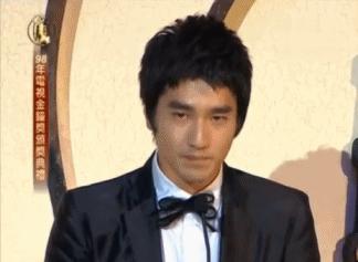 说话嘴歪，五官皱成一团，40岁的周渝民是如何从顶流变成无戏可拍