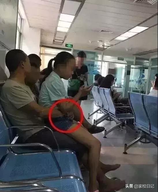 爸爸舌吻女儿、共同洗澡，还说：女儿的身体就是我的身体？！