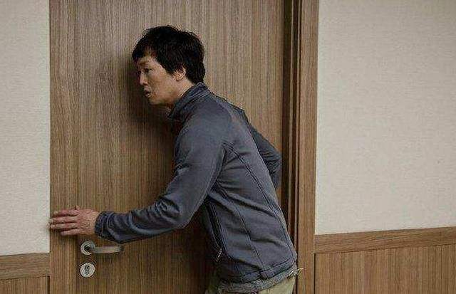 14岁女儿半夜传出“嗯啊”声,妈妈的做法值得学习,挽救孩子一生