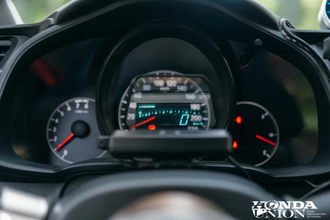 本田飞度适合男孩子开吗,本田飞度适合家庭用车吗