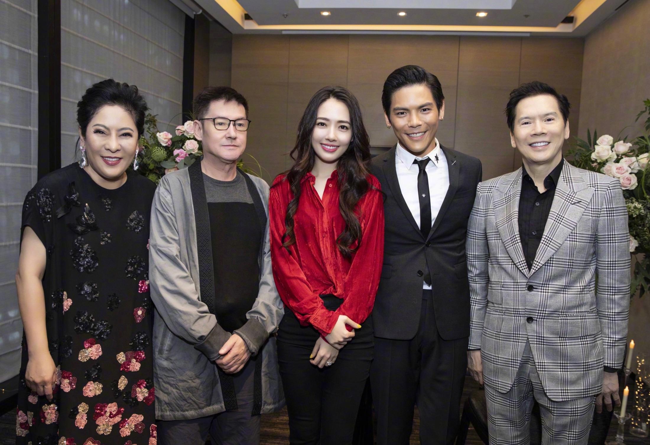 向华胜向华强同母异父,向华强和向华炎