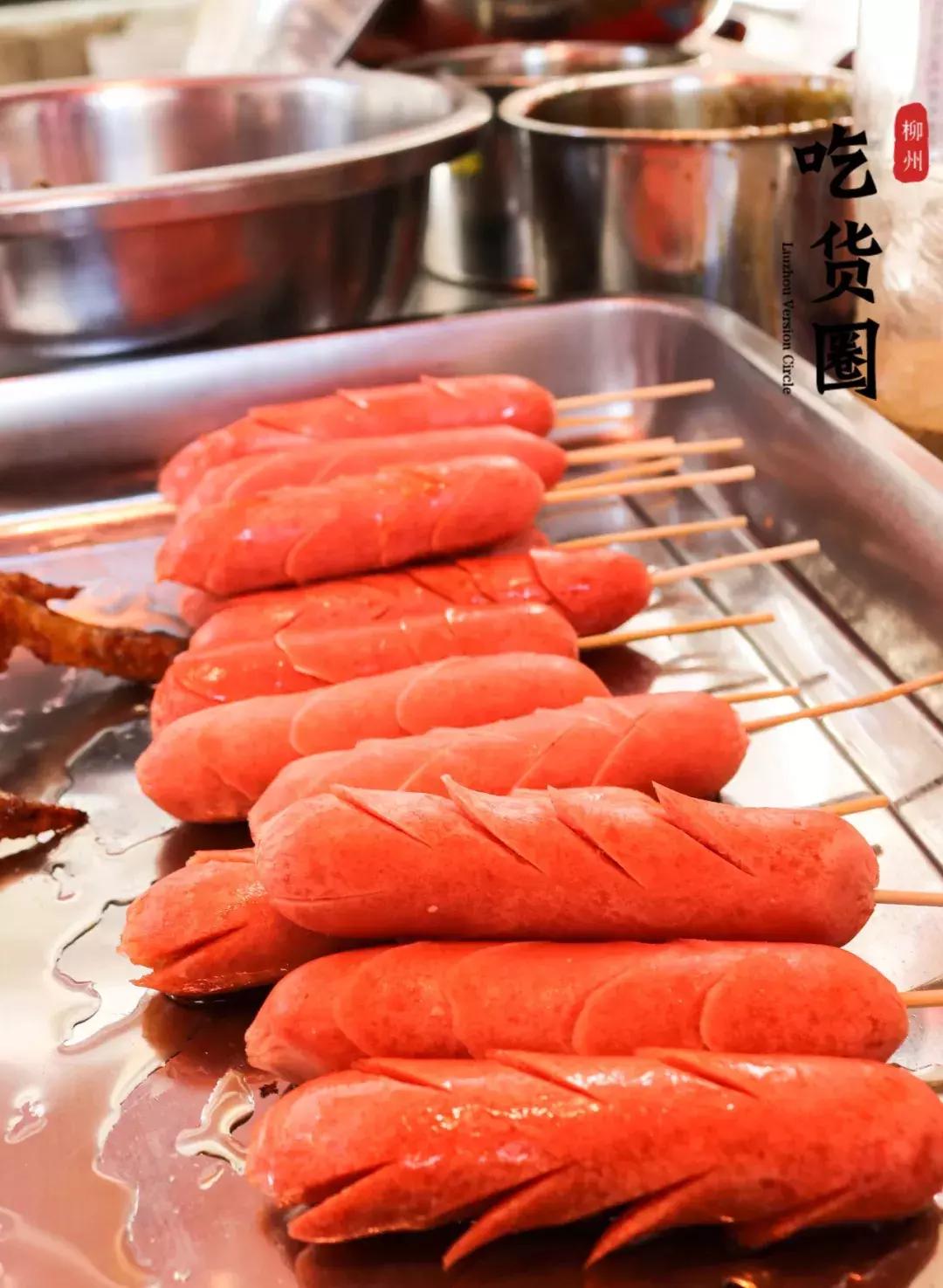 这家五星街不起眼的小吃站，34°高温没空调没座位，每天都排满人