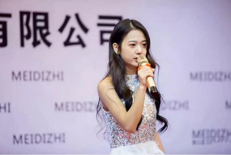 揭秘月入百万的网红骗局,20岁的网红身价过亿