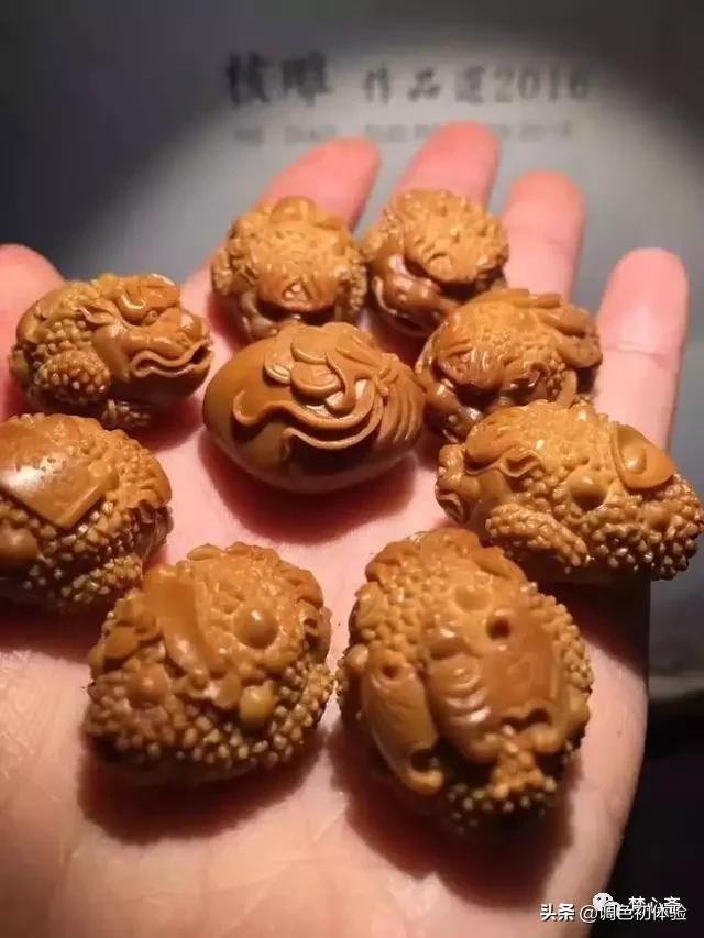 玩橄榄核要有技巧,橄榄核雕什么题材好