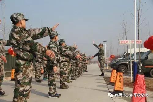 少儿军事夏令营暑假班,军事夏令营助力孩子们实现蜕变