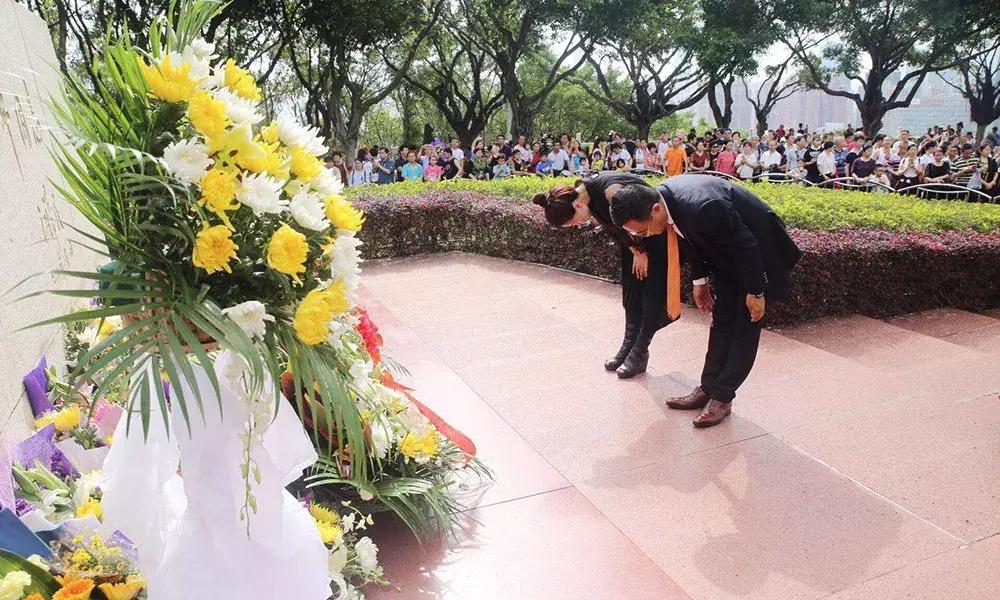 巨邦清明献花丨人间四月无心芳菲，上山看总设计师改革大步豪迈