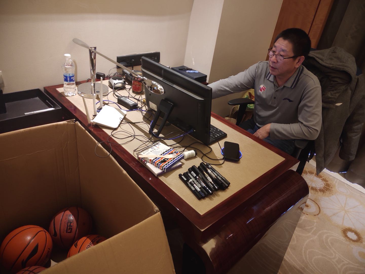 他是CBA最有名司机还兼职为球员做这些…服务辽篮20年，司机“老宋”要退休了