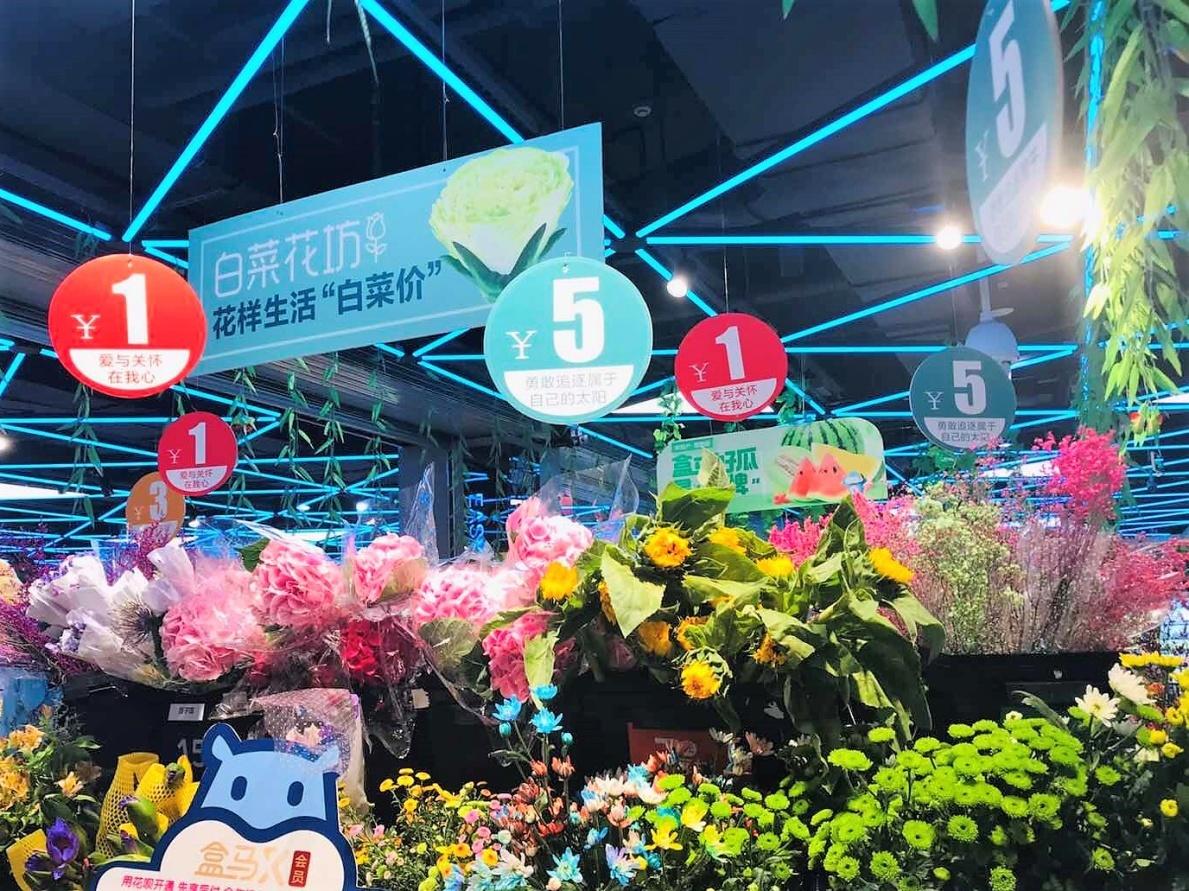 星巴克推出彩虹扎染星冰乐,扎染星冰乐