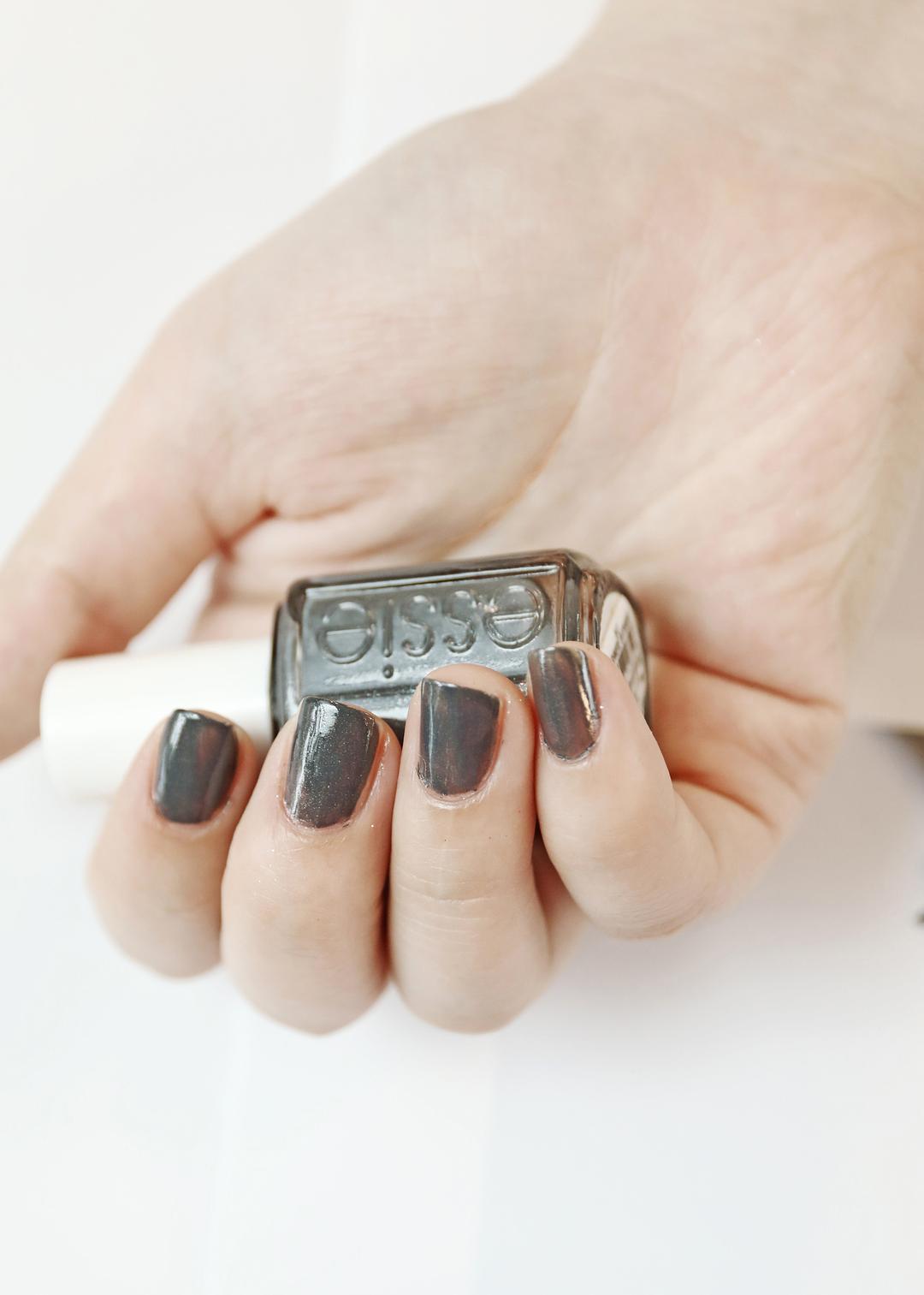 美甲小白建议买什么颜色的指甲油,好看百搭指甲油推荐