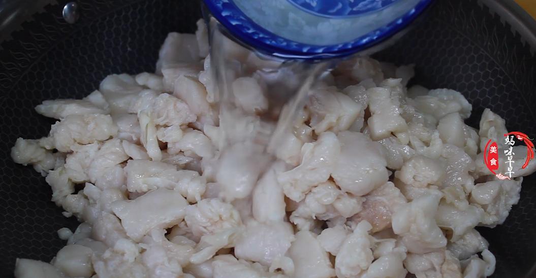 熬猪油放两碗水,熬猪油熬到什么程度加葱姜