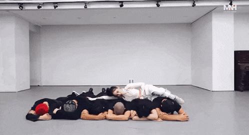 被喷整容脸，却凭实力逆袭为泫雅、宣美接班人，绝不止是穷哈