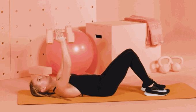 10个强壮胸部和背部的锻炼动作,如何锻炼肩部和胸部肌肉