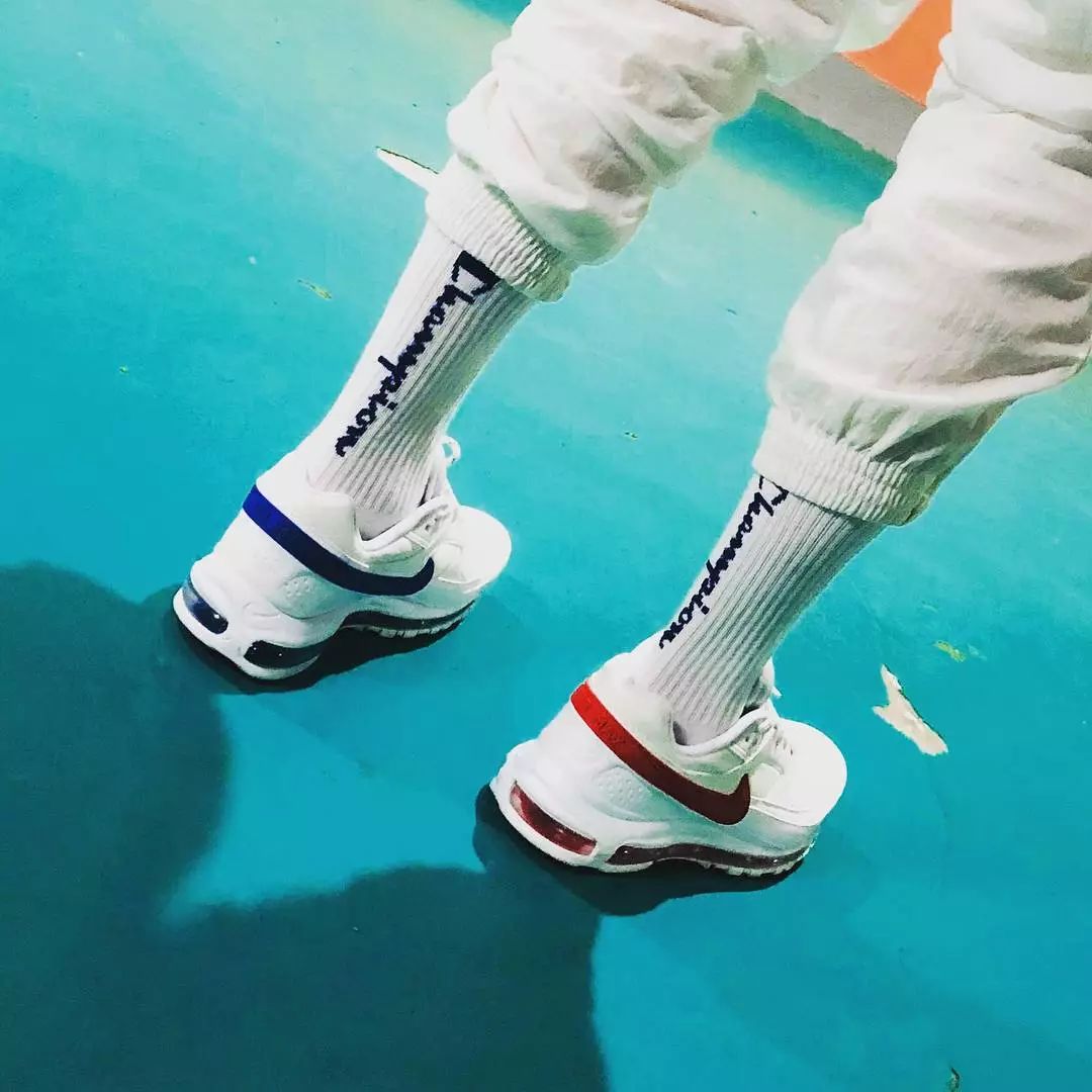 老了以后的白敬亭,白敬亭奶蓝小白鞋