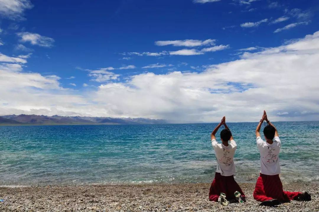 好想一起在这个古镇共度余生,我想和你去大草原的湖边是什么歌