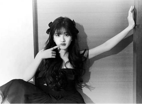 双蝴蝶结造型女星大pk:戚薇魅惑张雨绮显头大,赵露思发量取胜