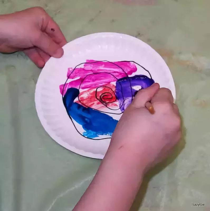 彩色一次性纸盘手工制作幼儿园,蛋糕盘子创意手工彩泥池塘