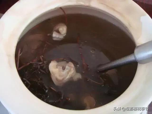 艾草防风紫苏煮水给婴儿洗澡,艾草生姜煮水给宝宝洗澡的好处