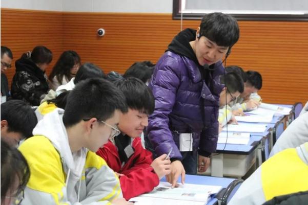 上海中学教师一个月工资多少,上海普通高中老师的工资多少