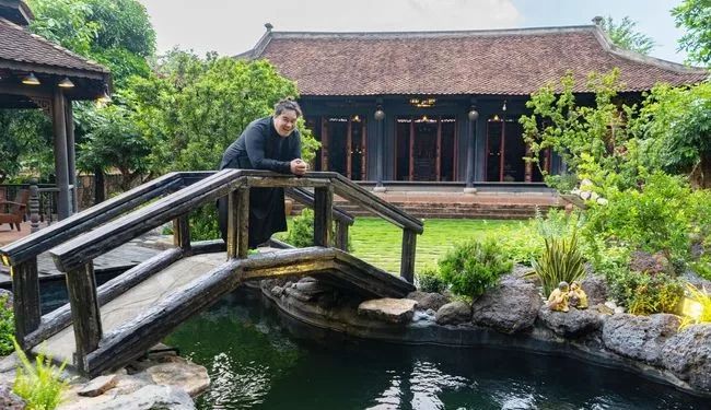 他花50亿建池塘买锦鲤，还以好友的名字为它们命名！