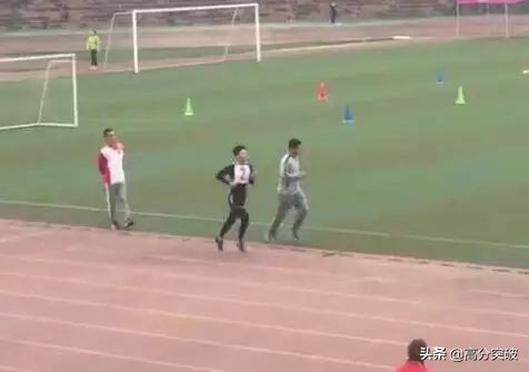 高考体测男子一千米,男子1000米体测实录大学生