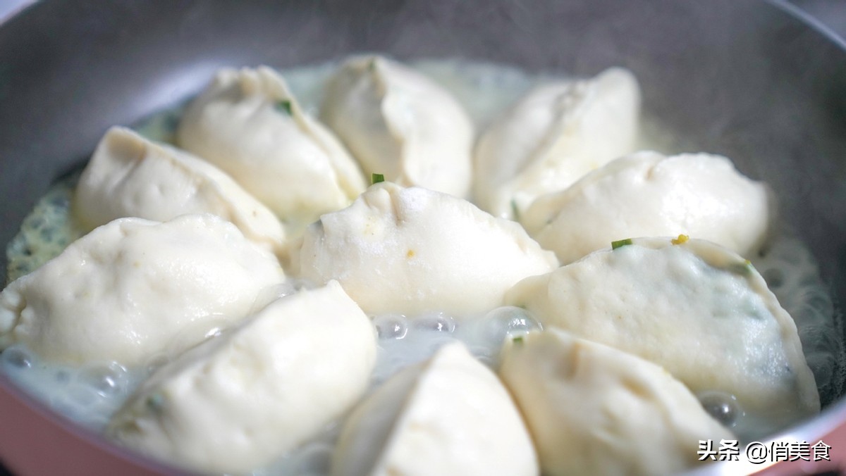 水煎包如何做底部酥脆,水煎包底部怎么做金黄酥脆