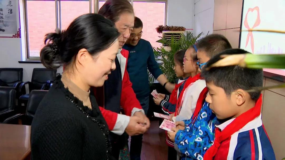 爱心助力贫困学子,140万资助600名贫困学子