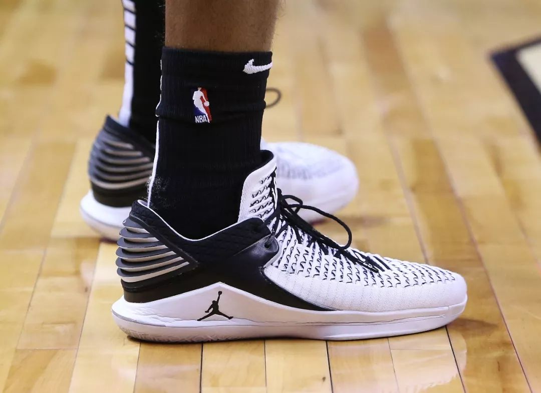 WEN赛场｜科比詹姆斯杜兰特复古战靴层出不穷你会pick哪款？