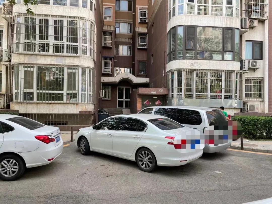 明明有停车位却停不了车,北京小区地库停车