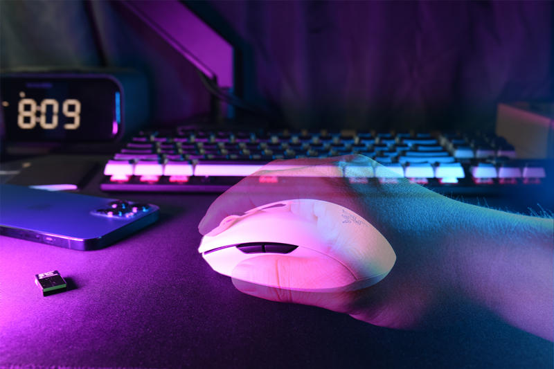 颜值高、还能打、抓着还舒服-雷蛇八岐大蛇V2游戏鼠标