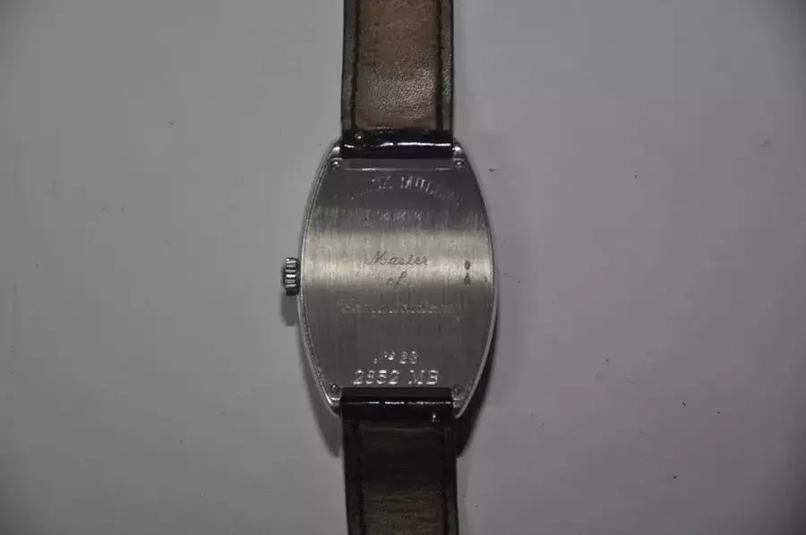 原价1030万、估价800万、起拍720万副厅长的表引发关注