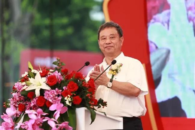 叶志坚美宜佳便利店董事长,美宜佳凭什么比别的店贵一块钱