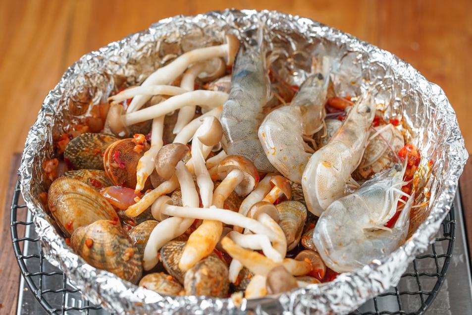 酸辣砂锅花甲粉的做法,香辣花甲汤粉的做法