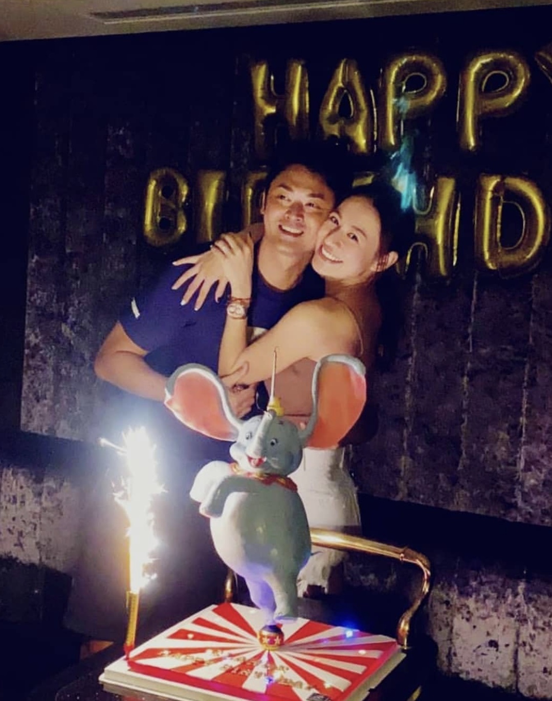 萧润邦为江若琳庆32岁生日亲手设计手表，逆市中新店开张喜事不断