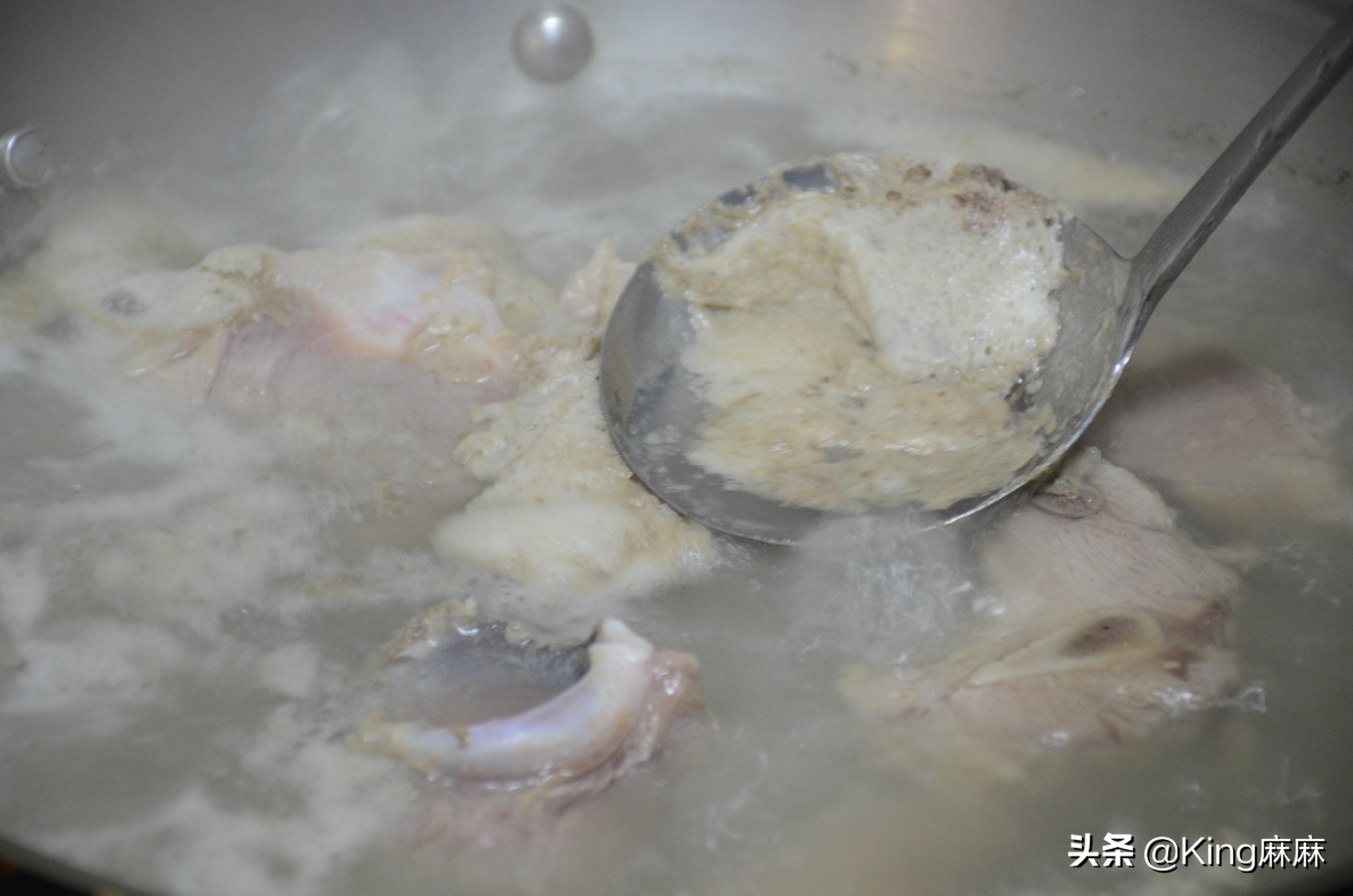 炖猪肉大骨头软烂不柴的秘方,猪肉炖得又柴又硬怎么补救