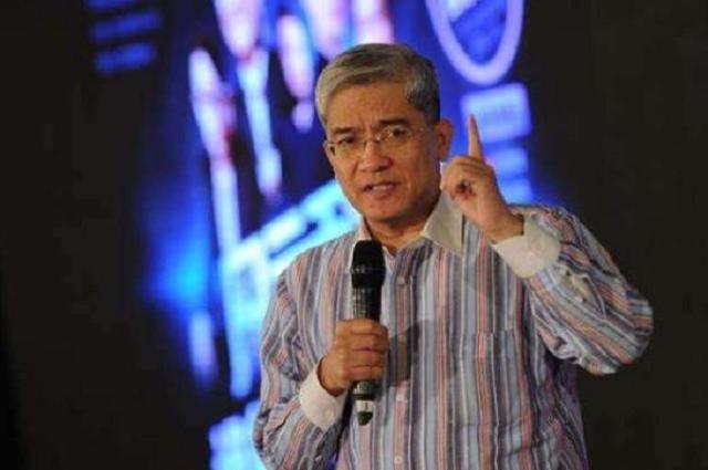 *咸平郎**：从“郎监管”到“江左霉郎”，一个经济学家的走红与坠落